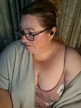 Snapshot of Iceprincess2bad4u chatting on May 2026 06:13:01 PM Iceprincess2bad4u online show from May 2026 06:13:01 PM