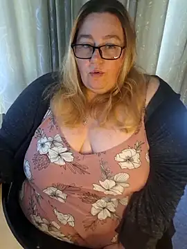 Snapshot of Iceprincess2bad4u chatting on May 2026 06:18:02 AM Iceprincess2bad4u online show from May 2026 06:18:02 AM