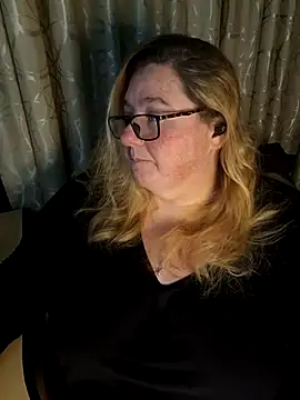 Snapshot of Iceprincess2bad4u chatting on May 2026 06:16:02 PM Iceprincess2bad4u online show from May 2026 06:16:02 PM