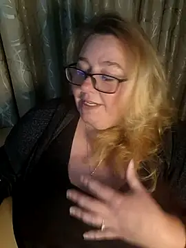 Snapshot of Iceprincess2bad4u chatting on May 2026 06:16:02 PM Iceprincess2bad4u online show from May 2026 06:16:02 PM