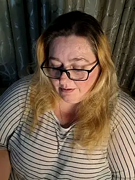 Snapshot of Iceprincess2bad4u chatting on May 2026 06:27:02 PM Iceprincess2bad4u online show from May 2026 06:27:02 PM
