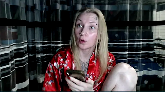 Snapshot of cold_lollipop chatting on November 2025 05:57:01 PM cold lollipop online show from November 2025 05:57:01 PM