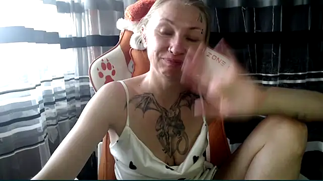 Snapshot of cold_lollipop chatting on May 2026 06:43:01 AM cold lollipop online show from May 2026 06:43:01 AM