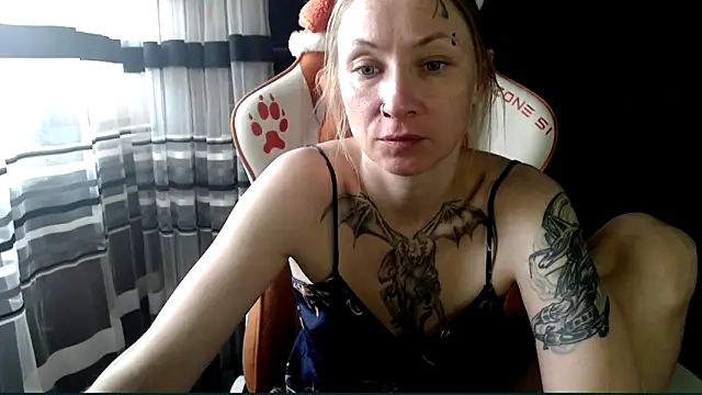Snapshot of cold_lollipop chatting on May 2026 06:31:02 AM cold lollipop online show from May 2026 06:31:02 AM