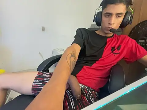 Max TheHorseDick online show from December 2024 03:12:01 AM