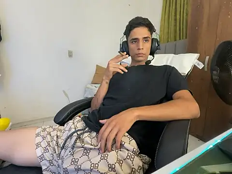 Max TheHorseDick online show from January 2025 02:43:02 AM