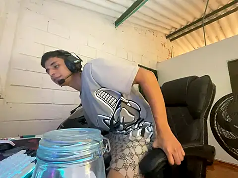 Max TheHorseDick online show from September 2025 02:55:01 AM