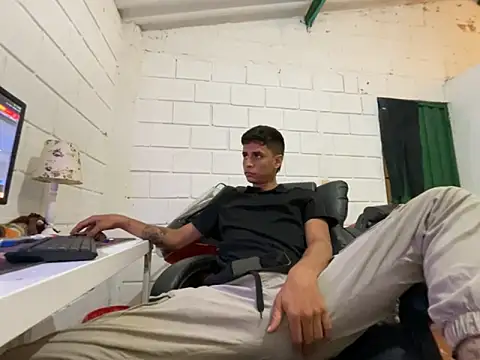 Max TheHorseDick online show from October 2025 12:40:02 AM