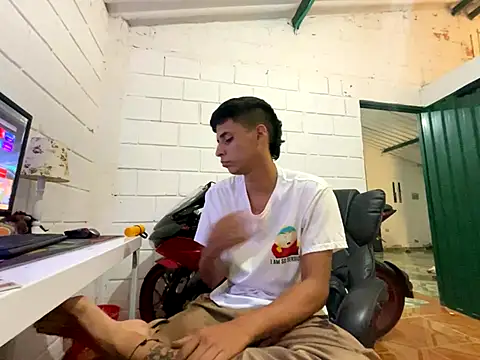 Max TheHorseDick online show from October 2025 01:58:01 AM