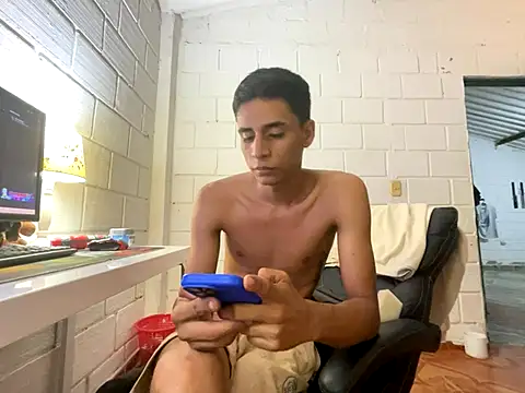 Max TheHorseDick online show from October 2025 02:50:02 AM