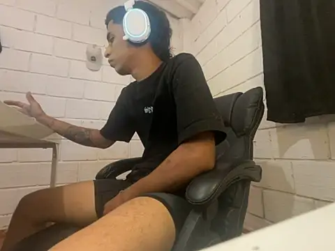 Max TheHorseDick online show from May 2026 12:06:01 AM