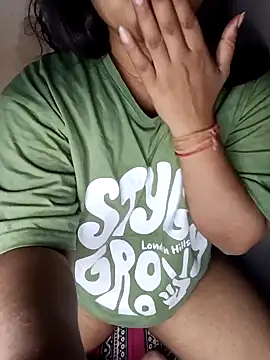 Snapshot of Sweet-Berry chatting on February 2025 11:37:02 PM Sweet-Berry online show from February 2025 11:37:02 PM