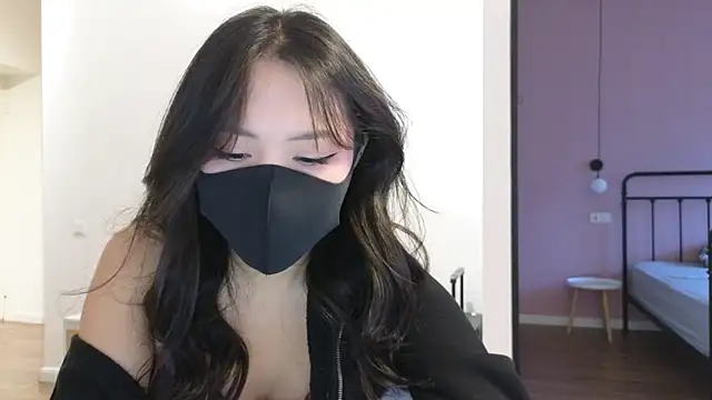 Snapshot of TammiLou chatting on February 2025 04:30:02 AM TammiLou online show from February 2025 04:30:02 AM