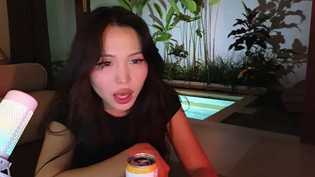 Snapshot of TammiLou chatting on March 2025 01:57:02 PM TammiLou online show from March 2025 01:57:02 PM