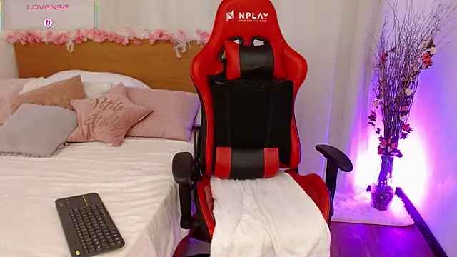 lucy luu  online show from April 2026 06:43:01 PM