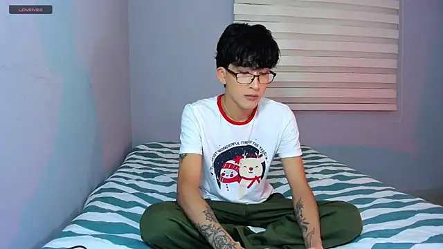 Snapshot of tom_Howard chatting on March 2026 03:34:02 AM tom Howard online show from March 2026 03:34:02 AM