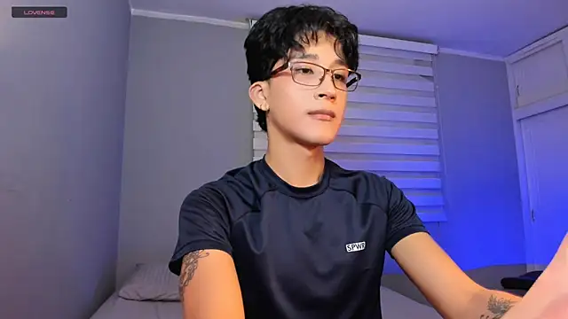 Snapshot of tom_Howard chatting on March 2026 03:12:02 AM tom Howard online show from March 2026 03:12:02 AM