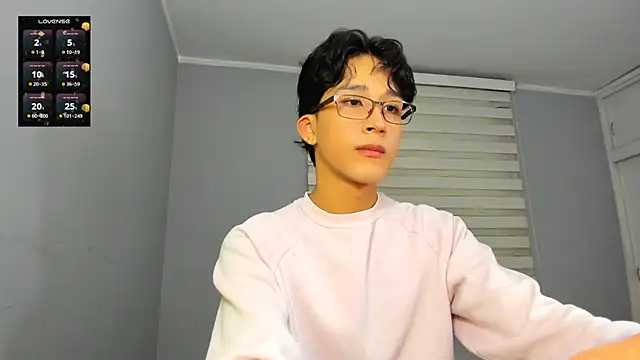 Snapshot of tom_Howard chatting on March 2026 03:45:02 AM tom Howard online show from March 2026 03:45:02 AM