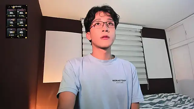 Snapshot of tom_Howard chatting on March 2026 10:00:02 PM tom Howard online show from March 2026 10:00:02 PM