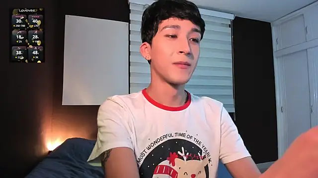 Snapshot of tom_Howard chatting on April 2026 03:44:02 AM tom Howard online show from April 2026 03:44:02 AM