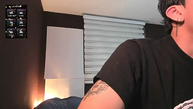 Snapshot of tom_Howard chatting on April 2026 12:49:02 AM tom Howard online show from April 2026 12:49:02 AM