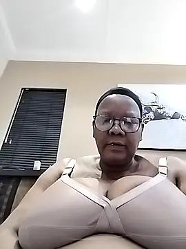 Snapshot of SEXYBOOBSNASS chatting on September 2025 06:43:02 PM SEXYBOOBSNASS online show from September 2025 06:43:02 PM