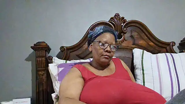 Snapshot of SEXYBOOBSNASS chatting on October 2025 05:46:02 PM SEXYBOOBSNASS online show from October 2025 05:46:02 PM