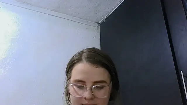 HellenMiyer1111 online show from May 2026 04:48:01 PM