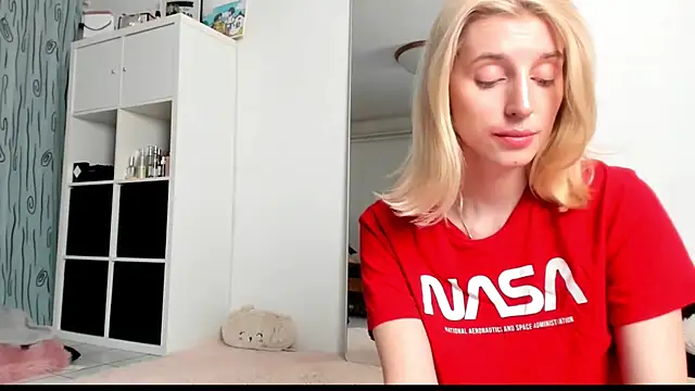 Snapshot of KenzieDawton chatting on March 2025 06:30:01 AM KenzieDawton online show from March 2025 06:30:01 AM