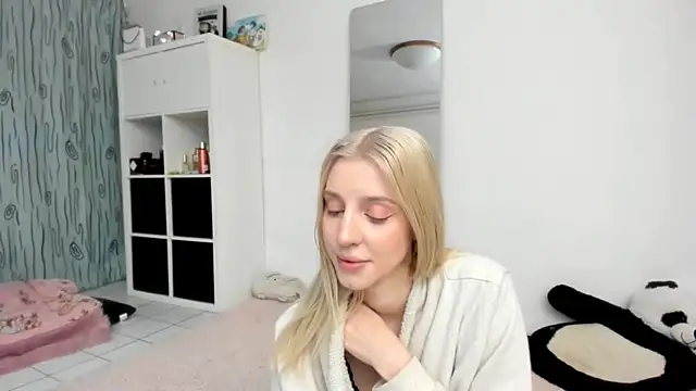 KenzieDawton online show from May 2026 04:36:01 PM
