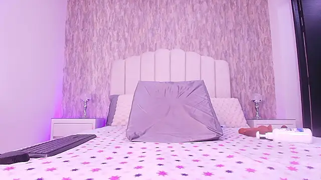 raven lilith  online show from February 2026 03:17:01 AM