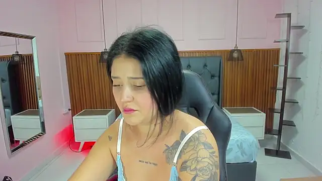 BIANCAROY1 online show from October 2025 06:49:01 PM