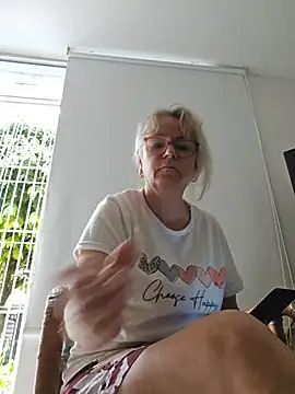 Snapshot of slutgold chatting on October 2025 12:17:01 PM slutgold online show from October 2025 12:17:01 PM