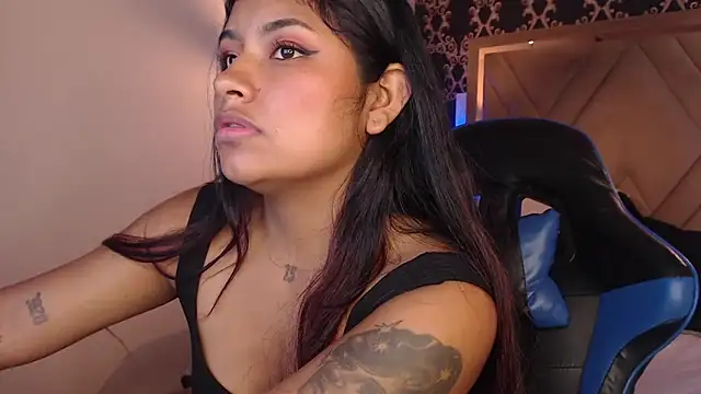 ChantalPetit online show from April 2026 07:18:02 PM