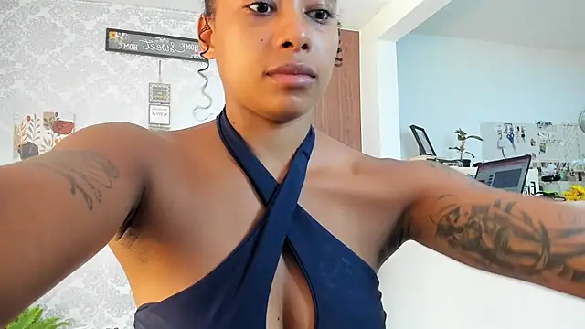 Snapshot of kelly_thomson chatting on September 2025 02:32:01 PM kelly thomson online show from September 2025 02:32:01 PM