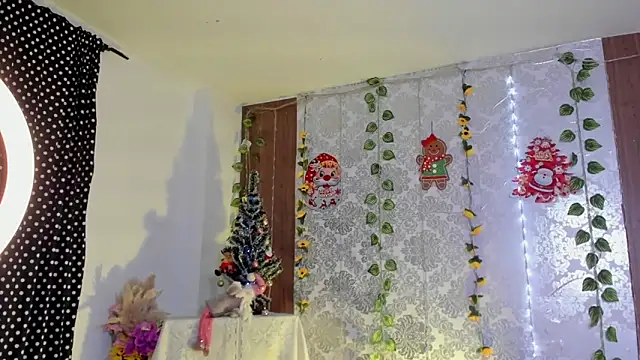 Snapshot of kelly_thomson chatting on December 2025 01:25:01 AM kelly thomson online show from December 2025 01:25:01 AM