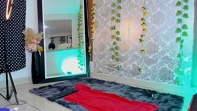 Snapshot of kelly_thomson chatting on February 2026 11:31:02 PM kelly thomson online show from February 2026 11:31:02 PM