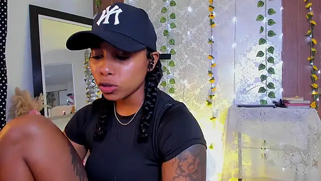 Snapshot of kelly_thomson chatting on February 2026 12:17:01 AM kelly thomson online show from February 2026 12:17:01 AM