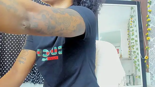 Snapshot of kelly_thomson chatting on February 2026 11:22:01 PM kelly thomson online show from February 2026 11:22:01 PM