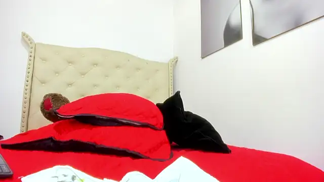 Snapshot of izzy_cum chatting on January 2025 07:27:02 PM izzy cum online show from January 2025 07:27:02 PM