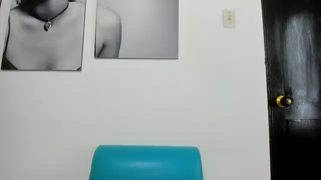 Snapshot of izzy_cum chatting on January 2025 02:02:02 PM izzy cum online show from January 2025 02:02:02 PM