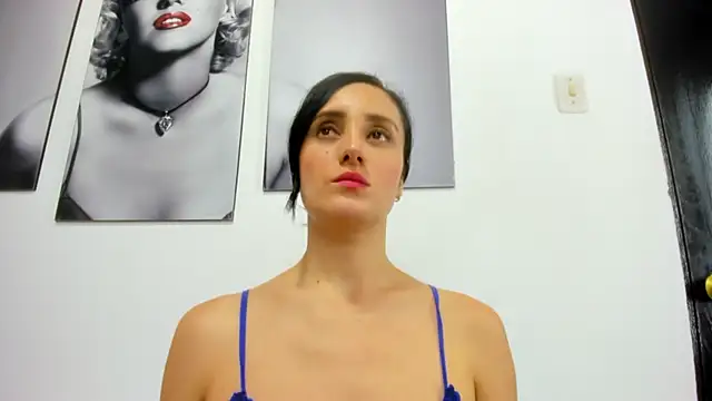 Snapshot of izzy_cum chatting on January 2025 04:28:02 PM izzy cum online show from January 2025 04:28:02 PM