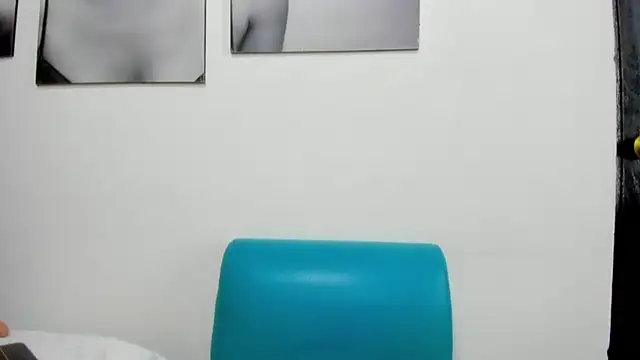 Snapshot of izzy_cum chatting on January 2025 07:31:01 PM izzy cum online show from January 2025 07:31:01 PM