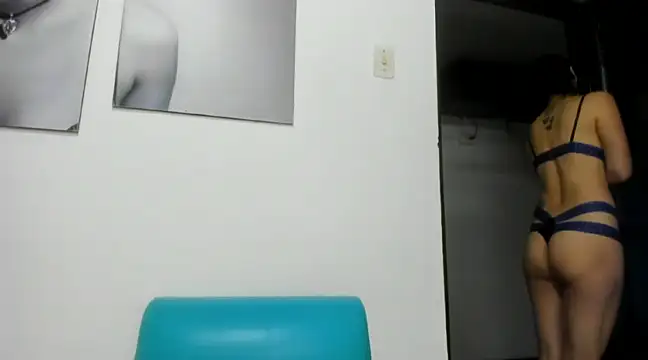 Snapshot of izzy_cum chatting on January 2025 04:25:02 PM izzy cum online show from January 2025 04:25:02 PM