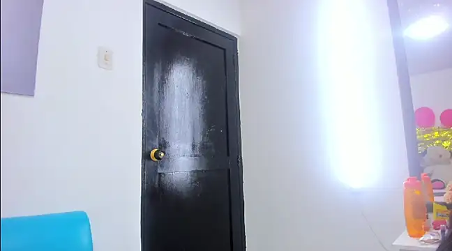 Snapshot of izzy_cum chatting on January 2025 10:01:01 PM izzy cum online show from January 2025 10:01:01 PM