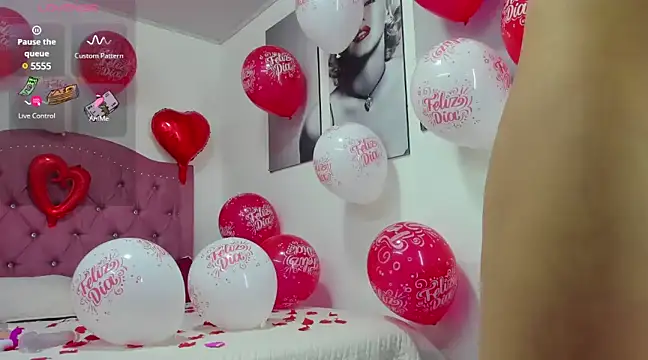 Snapshot of izzy_cum chatting on February 2025 12:03:02 PM izzy cum online show from February 2025 12:03:02 PM