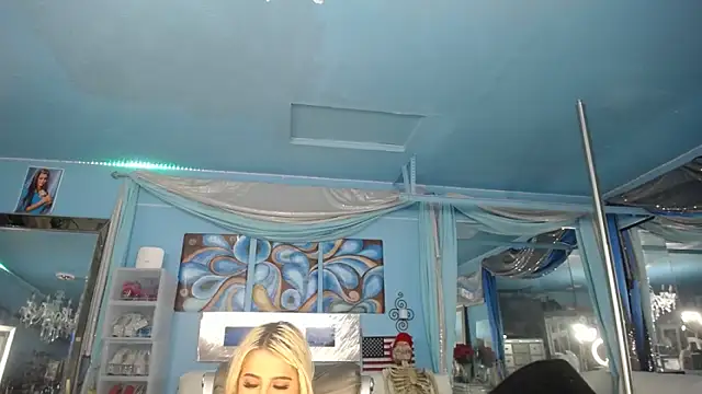 ADRIANNA FOX online show from June 2026 07:12:01 AM