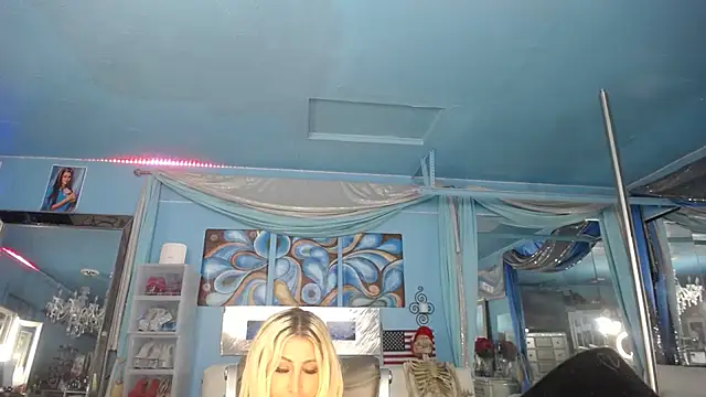 ADRIANNA FOX online show from June 2026 08:08:01 AM