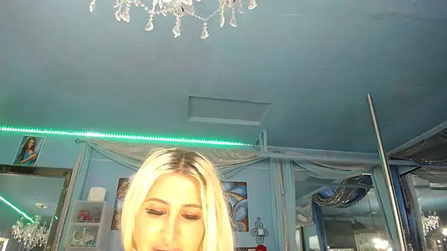 ADRIANNA FOX online show from June 2026 05:07:01 PM
