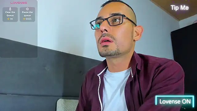 jhonyalzate2 online show from September 2025 03:33:02 AM